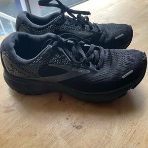 Women’s Brooks ghost all black sneakers size 6.5 running